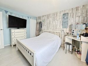 WINDSOR COURT- click for photo gallery
